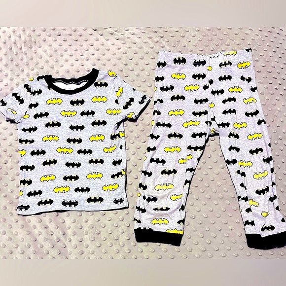 Batman 2 Piece Pajama Set - Pants and Short Sleeve Shirt, Toddler Size 2T. - Picture 2 of 7